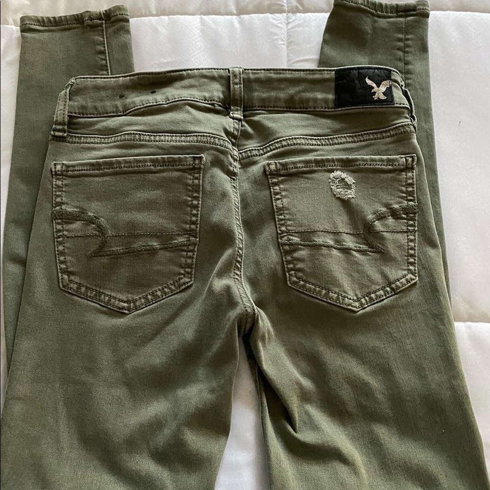 RIPPED SKINNY AMERICAN EAGLE JEANS